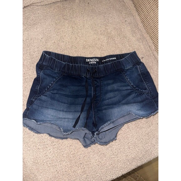 Levi Shorts - Picture 1 of 4